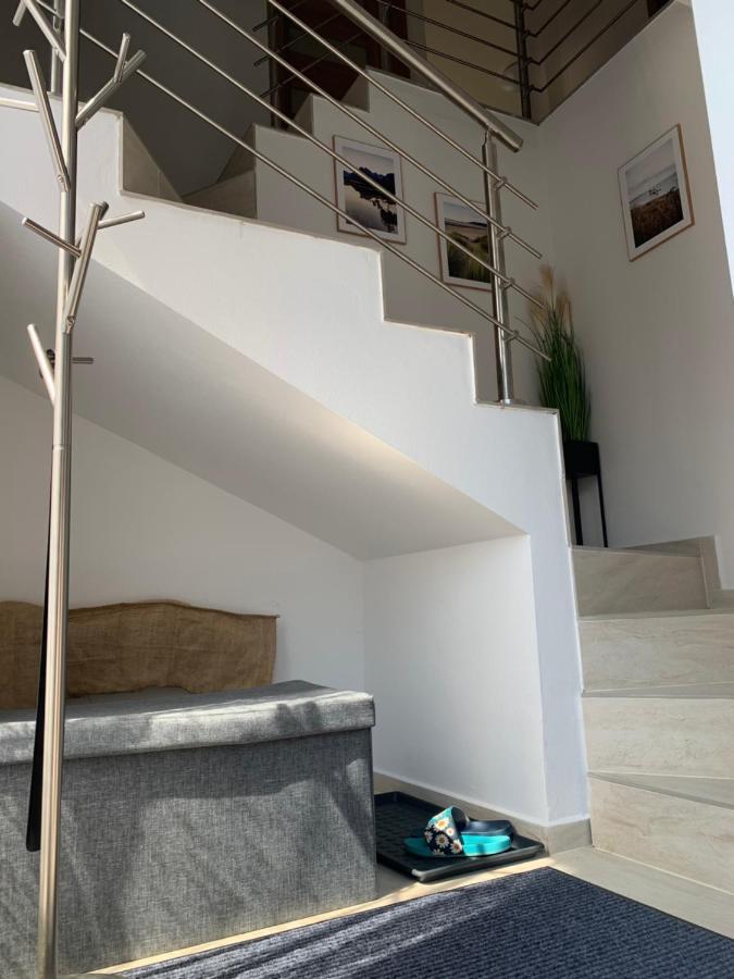 Cozy 2-Bedroom Vacation Apartment With Entire Top Floor Gaj  Bagian luar foto