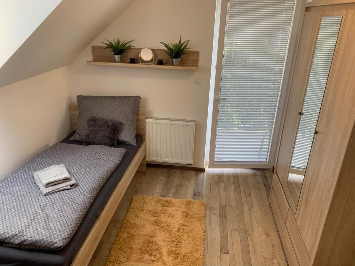 Cozy 2-Bedroom Vacation Apartment With Entire Top Floor Gaj  Bagian luar foto
