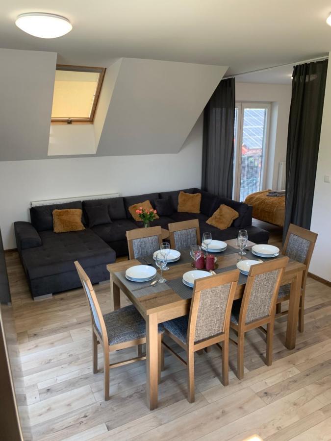 Cozy 2-Bedroom Vacation Apartment With Entire Top Floor Gaj  Bagian luar foto