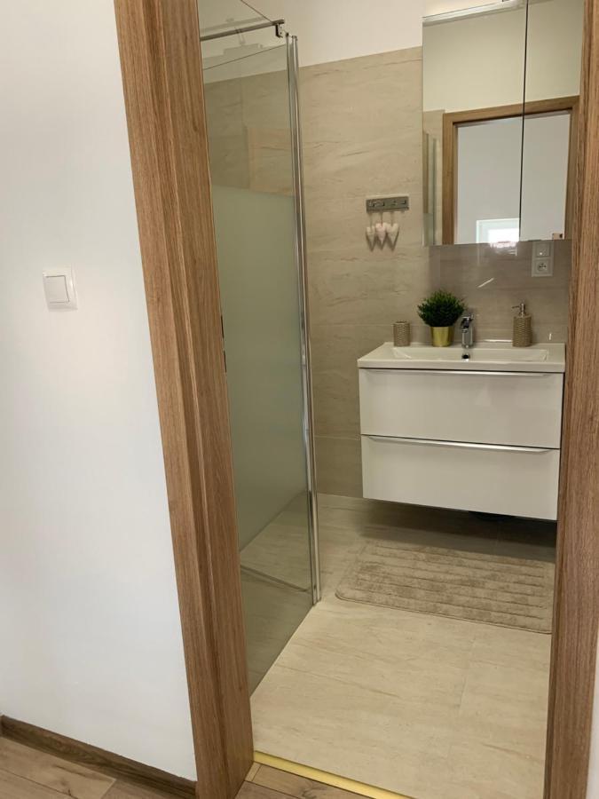 Cozy 2-Bedroom Vacation Apartment With Entire Top Floor Gaj  Bagian luar foto