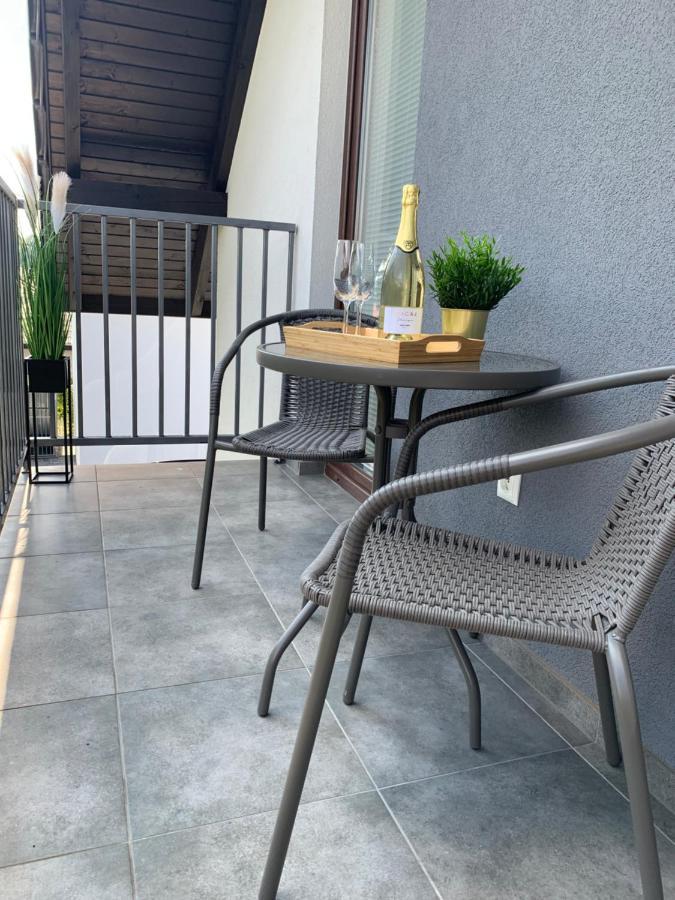 Cozy 2-Bedroom Vacation Apartment With Entire Top Floor Gaj  Bagian luar foto
