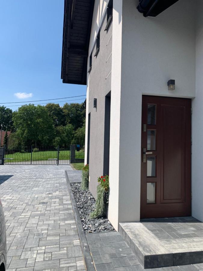 Cozy 2-Bedroom Vacation Apartment With Entire Top Floor Gaj  Bagian luar foto