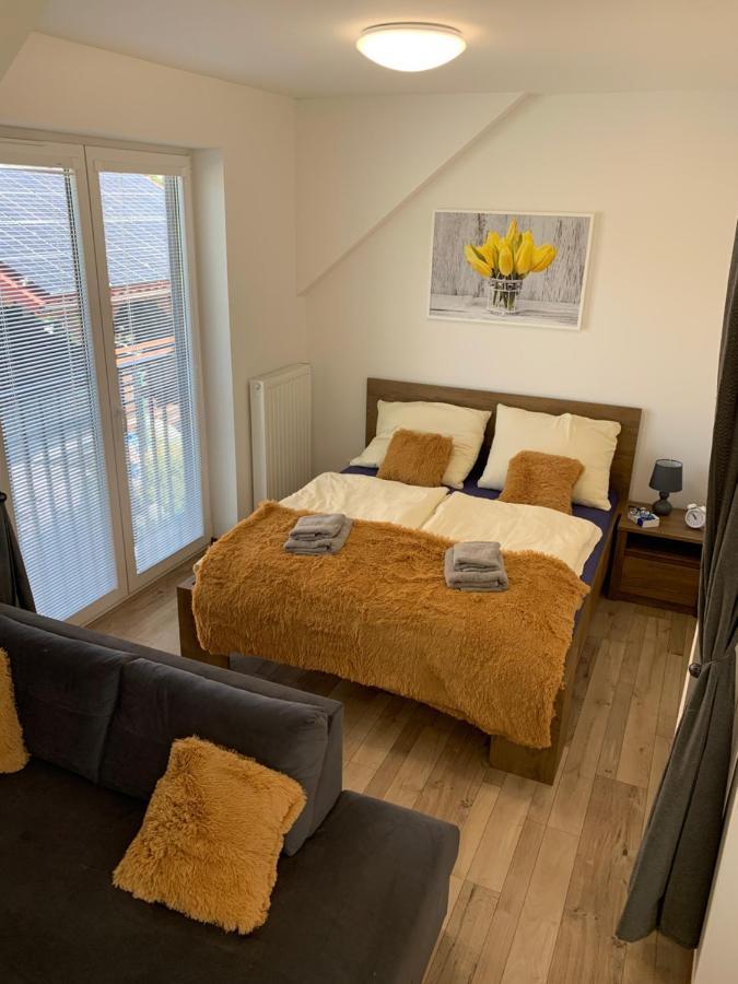Cozy 2-Bedroom Vacation Apartment With Entire Top Floor Gaj  Bagian luar foto